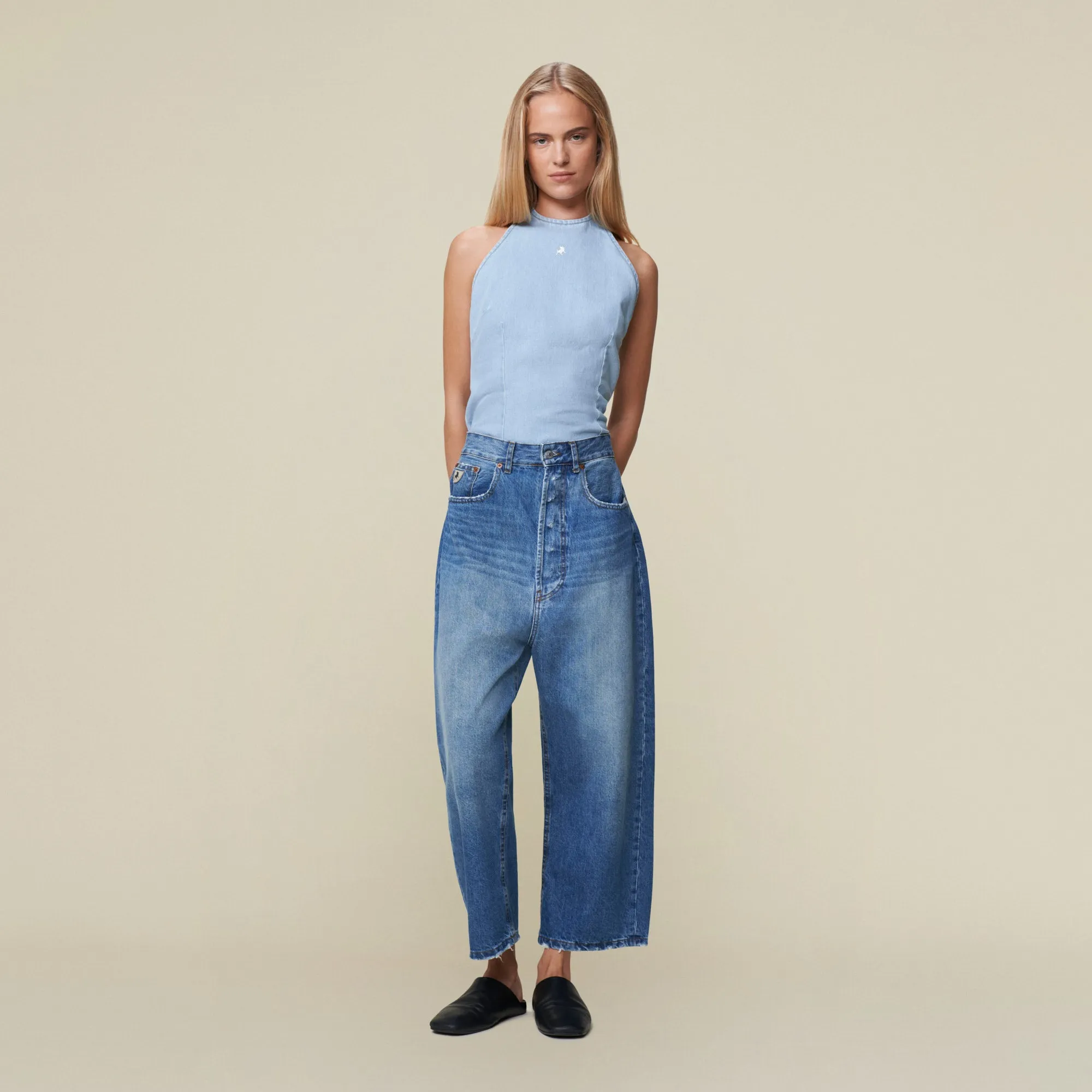 Bruna Jackson Distressed - High Rise Straight Fit